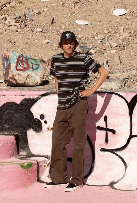 Curren Caples Style, Minimalist Skater Style, Skater Casual Outfit Men, Skatecore Aesthetic Outfits, Men’s Skate Style, Skateboard Fashion Skater Style Mens, Men’s Skater Fashion Style, Skate Fits Men, Skate Style Men