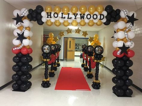 Hollywood Balloons, Hollywood Theme Prom, Hollywood Red Carpet Theme, Hollywood Decorations, Hollywood Theme Party Decorations, Old Hollywood Prom, Red Carpet Sweet 16, Red Carpet Theme Party, School Dance Themes