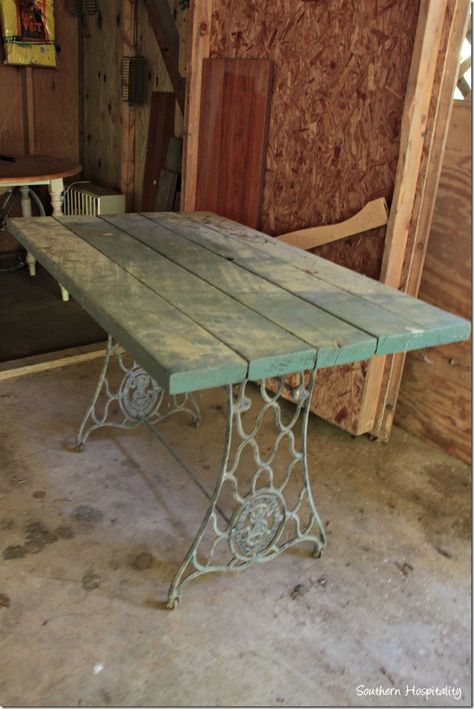 Old Door Tables, Greenhouse Art, Singer Machine, Antiquing Furniture Diy, Old Tables, Antique Booth Ideas, Wrought Iron Table, Diy Barbie Furniture, Southern Hospitality