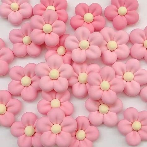 PRICES MAY VARY. Material:Made of Clay , All Handmade Multi-functional: can be used to decorate mirror frames, various crafts, or creative gifts for friends and family 3D effect, brilliant colours. Size:3cm-5cm (1.18inch-1.97inch) mix size Quantity:30pcs/lot Handmade finished Clay Flower Air Dry Clay Ideas For Kids, Decorate Mirror, Paper Flower Origami, Paper Crafts For School, Crafts For School, Junk Case, Diy Crafts Easy At Home, Polymer Clay Magnet, Flower Origami