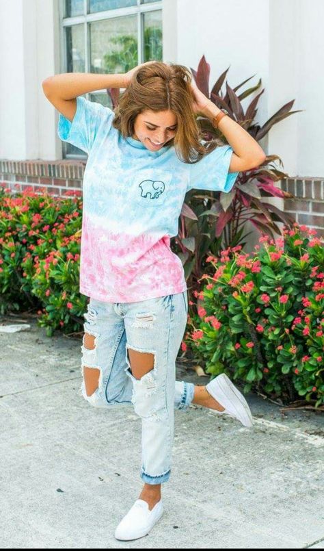 Blue and Pink ombre Ivory Ella shirt. What so bad! Ivory Ella Outfits, Outfit Ideas With Jeans, Ivory Ella Shirts, Good Clothes, Ivory Ella, Estilo Hippie, Cute Spring Outfits, Good Cause, Give Back