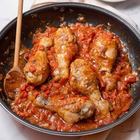 Chicken In Red Sauce Mexican, Spanish Chicken Recipe, Crema Catalana Recipe, Chicken With Tomato Sauce, Chicken In Tomato Sauce, Spanish Chicken Recipes, Spanish Seafood Paella, Seafood Paella Recipe, Authentic Spanish Recipes