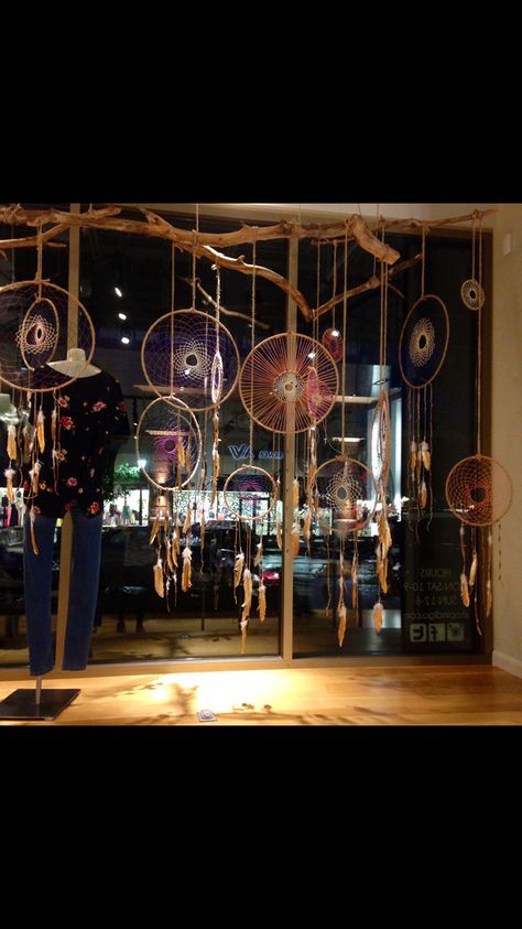 Dream Catcher Display, Salon Decorating, Autumn Window Display, Windows Ideas, Bohemian Fairy, Fall Windows, Retail Windows, Shop House Ideas, Store Windows