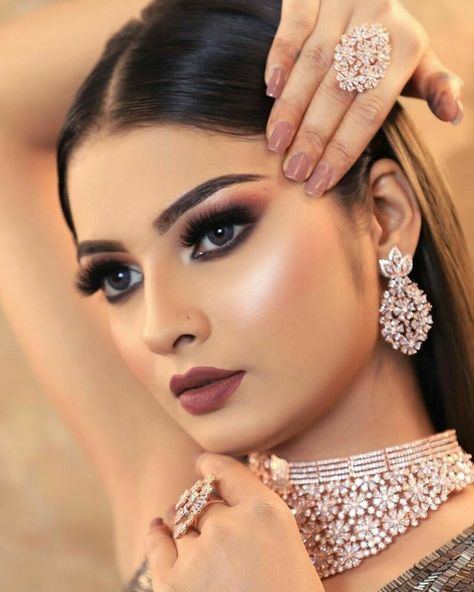 Makeup For Jewelry Photoshoot, Bridal Make Up Indian Natural Makeup, Engagement Makeup Looks For Indian Bride, Indian Bride Makeup Look, Party Makeup For Indian Wedding, Engagement Makeup Indian, Bridal Makeup Photoshoot, Mackup Ideas, Baby Pink Makeup