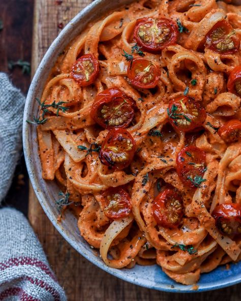 Creamy Tomato & Pepper Pasta – Happy Skin Kitchen Vegan Bowl Recipes, Creamy Vegan Pasta, Slow Roasted Tomatoes, Vegan Recipes Videos, Pepper Pasta, Tomato Pasta, Sauce Tomate, Vegan Pasta, Vegan Dinner