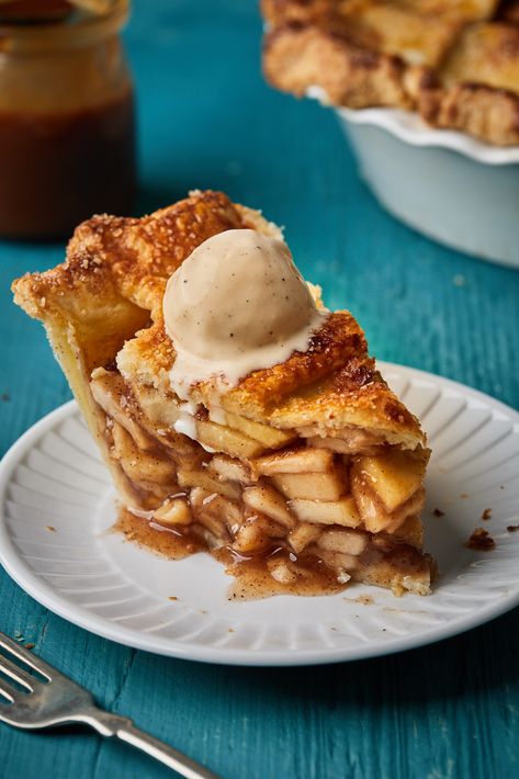 Gourmet Apple Pie, Half Baked Harvest Apple Pie, Apple Pie Thanksgiving, Apple Food Ideas, Apple Pie Photography, Thanksgiving Apple Pie, Buttery Flaky Pie Crust, Deep Dish Apple Pie, Slice Of Pie