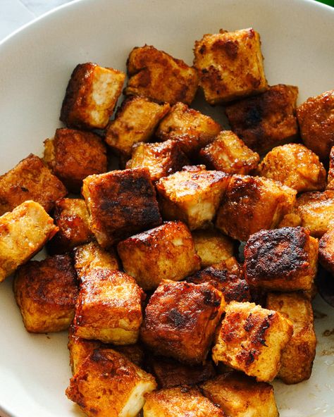 This crispy tofu recipe is the best, with crunchy sides and a tender interior! It's easy to make on the stovetop or baked. #tofu #tofurecipe #crispytofu #crispytofurecipe #easyrecipe #vegan #veganrecipe #dinnerrecipe #dinner #vegandinner #veagndinnerrecipe Tofu Shawarma, Vegan Shawarma, Pita Wraps, Pita Wrap, Tofu Soup, Bbq Tofu, Tofu Salad, Tofu Recipe, Crispy Tofu