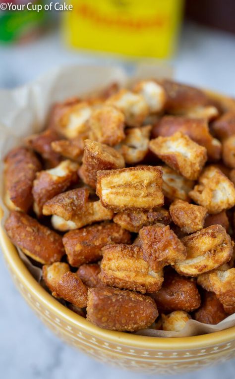 Honey Mustard Pretzel Pieces - Your Cup of Cake Mustard Pretzels, Honey Mustard Pretzels, Seasoned Pretzels, Pretzel Snacks, Homemade Honey Mustard, Chex Mix Recipes, Pretzels Recipe, Snack Mix Recipes, Snacks Für Party