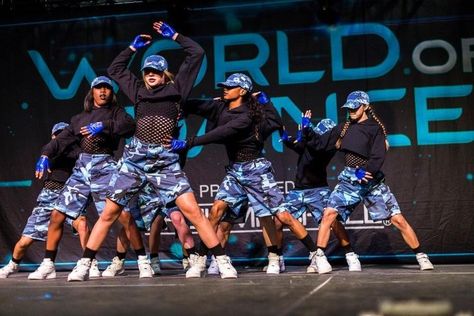 Hip Hop Dance Performance, Hip Hop Outfits Dancers, Dance Crew Outfits, Dance Team Clothes, Hiphop Dancer, Dance Culture, Hip Hop Dance Outfits, Dance Costumes Hip Hop, Dance Comp