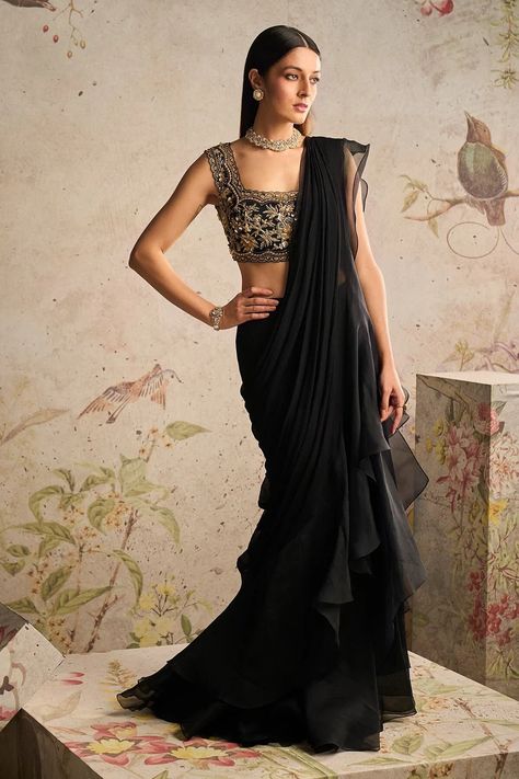 Buy This Combination of a Black Net Blouse With Gold Handwork and Online in India - Etsy Ridhi Mehra Saree, Black Net Blouse, Sabyasachi Dresses, Black Sari, Traditional Dressing, Farewell Sarees, Ridhi Mehra, Net Blouse, Elegant Wear