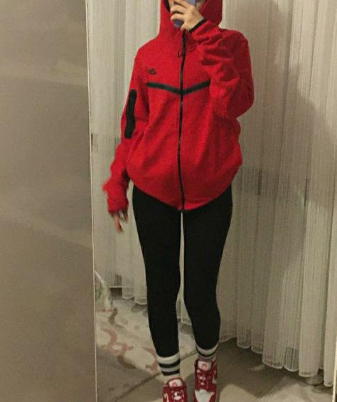 Red Nike Tech Outfit, Nike Stuf, Red Sweats Outfit, Red Nike Hoodie Outfit, Red Nike Outfit, Nike Tech Girl, Nike Tech Red, Tech Outfits Women, Sweatpants Outfit Baddie