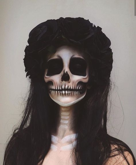 Women Skull Makeup, Creepy Skeleton Makeup, Realistic Skull Makeup, Mexican Skeleton Makeup, Skeleton Costume Women Makeup, Catrina Costume Make Up, Glitter Skeleton Makeup, Halloween Makeup Looks Skeleton, Skeleton Makeup Women