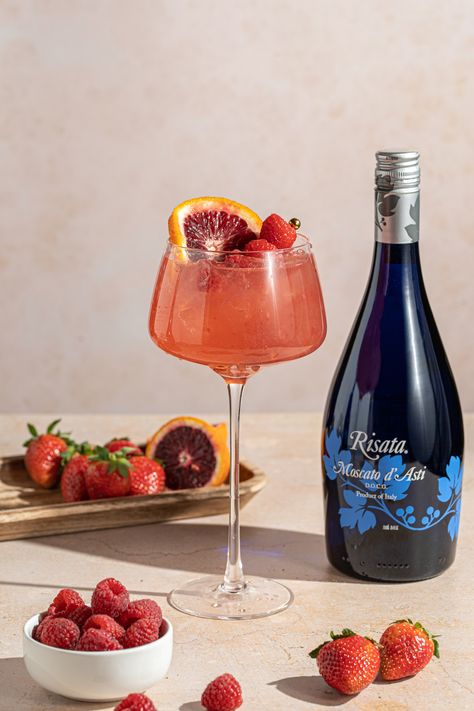 Mix up your week with a wine cocktail with Risata Moscato! Credit: The Boozy Ginger Risata Moscato D'asti, Moscato Recipes, Moscato Drinks, Citrus Sangria, Brunch Bar, Passion Tea, Berry Punch, Alice Tea Party, Blood Orange Juice