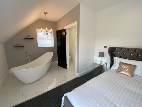 Bath in the bedroom inspo Small Bedroom With Bathtub, Bedrooms With Bathtubs, Attic Bedroom With Bath, Loft Conversion Bedroom With Ensuite, Bathtub In Bedroom Ideas, Attic Bedroom And Bathroom, Tub In Bedroom, Attic Conversion Bedroom, Open Plan Bedroom And Bathroom