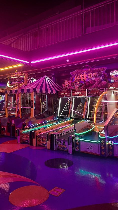 Y2k Places Aesthetic, Arcades Aesthetic, Pink Arcade Aesthetic, Arcade Aesthetic Wallpaper, Arcade Background, Arcade Core, Arcade Wallpaper, Aesthetic Arcade, Neon Arcade