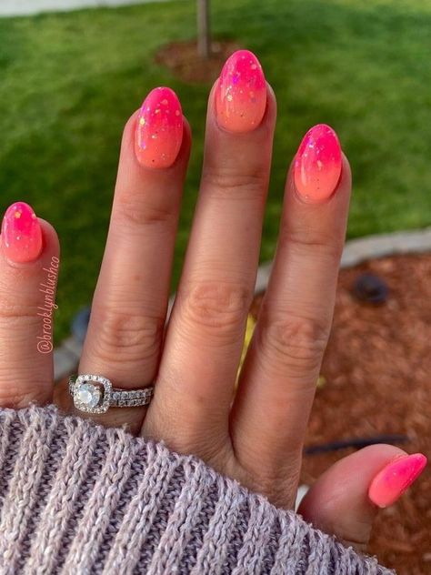 Summer Nails Dip, Sns Nails Designs, Vacation Nails Beach, Tropical Vacation Nails, Dip Nail Colors, Summer Nails Almond, Nails Dip, Tropical Nails, Light Pink Nails