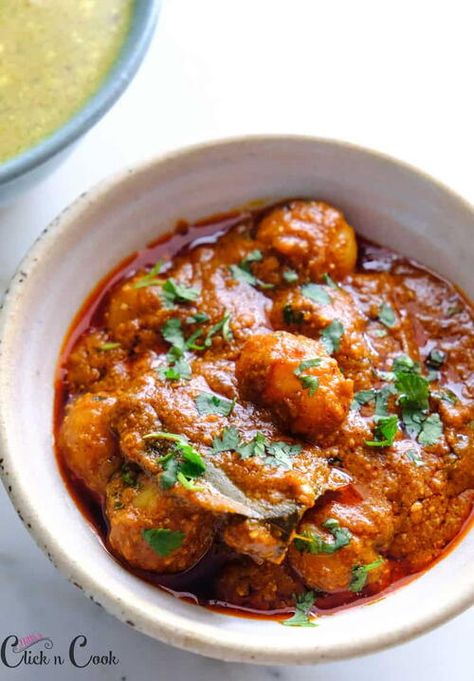 Copycat Kashmiri Dum Aloo Recipe Kashmiri Dum Aloo, Dum Aloo Recipe, Dum Aloo, Aloo Recipe, Indian Veg Recipes, Aloo Recipes, Dinner Rotation, Vegetarian Curry, Veg Dishes