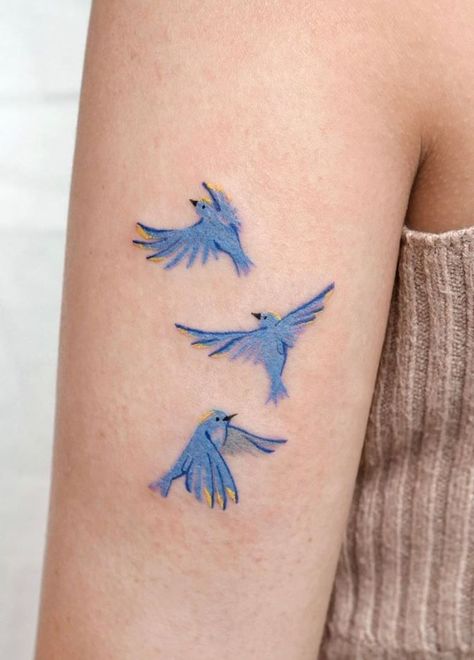 Two Bluebirds Tattoo, Tiny Birds Tattoo, Bird Tattoo Sketch, Lovebird Tattoo, Blue Bird Tattoo, Mundo Hippie, Small Bird Tattoos, Parrot Tattoo, Tiny Bird Tattoos