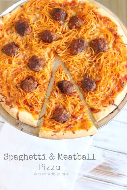 Spaghetti Pizza, Meatball Pizza, Pasta Pizza, Pizza Flavors, Spaghetti And Meatballs, Spaghetti Recipes, Weird Food, A Pizza, Meatball Recipes