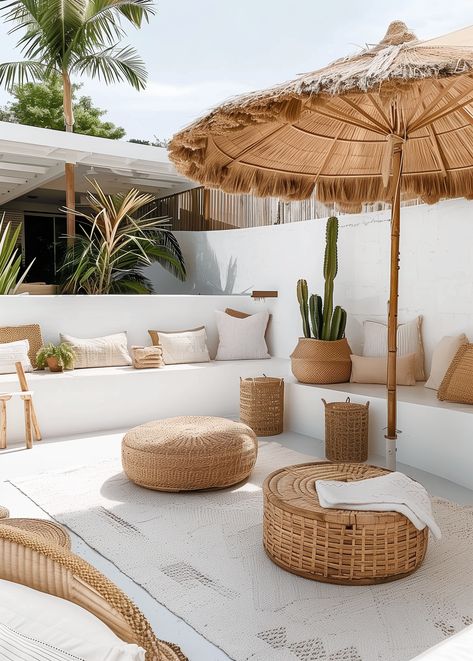 White Backyard Patio Ideas, Ibiza Outdoor Living, Ibiza Home Interiors, Ibiza Backyard, Ibiza Beach House, Ibiza Home Decor, Ibiza Inspired Gardens, Terrasse Ibiza Style, Ibiza Garden Ideas