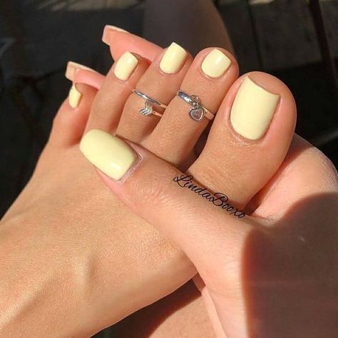 Foot Nails Color, Toenails Designs, Acrylic Toenails, Yellow Toe Nails, Gel Toe Nails, Toe Nail Color, Pretty Toe Nails, Cute Toe Nails, Summer Toe Nails