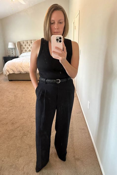 I used to be embarrassed of my body, but learning how to dress my broad shoulders has helped me be more confident. Here’s what I wish I knew sooner. Tops For Large Chested Women, How To Dress Broad Shoulders Women, Shirts For Broad Shoulders Women, Tops For Wide Shoulders, Outfits For Small Chest Body Types, Wide Shoulders Women Outfits, Outfits For Broad Shoulders Women, Wide Shoulders How To Dress, Outfits For Large Busted Women