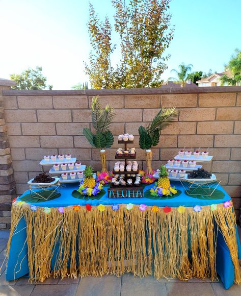 Tropical Party Dessert Table, Hawaiian Party Food Desserts, Island Theme Dessert Table, Hawaiian Party Dessert Table, Luau Party Dessert Table, Tropical Desserts Luau Party, Hawaiian Theme Dessert Table Ideas, Luau Candy Table Ideas, Hawaiian Dessert Table