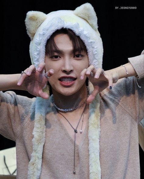 Ateez photos from fromstore fansign. 08/06/24 Mini Albums, Cute Hongjoong, Hongjoong Cute, Oh Captain My Captain, Captain My Captain, Id Photo, Kim Hongjoong, Love You So Much, Boy Groups