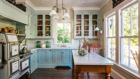 An 1870s Victorian farmhouse finally shines in Northern California - Curbed Victorian Farmhouse Kitchen, Farm Kitchen Ideas, Farmhouse Victorian, Classy Kitchen, Victorian Interior, Farmhouse Interior Design, Victorian Kitchen, Victorian Farmhouse, Farmhouse Kitchen Design