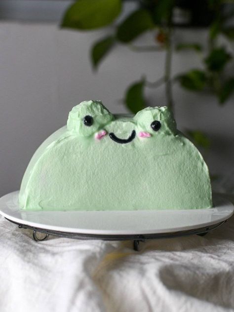 Easy Frog Cake Birthdays, Frog From Hello Kitty, Easy Frog Cake, Easy Whipped Cream Frosting, Easy Whipped Cream, Matcha Frosting, Cake With Whipped Cream Frosting, Birthday Cake Tutorial, Cake With Whipped Cream