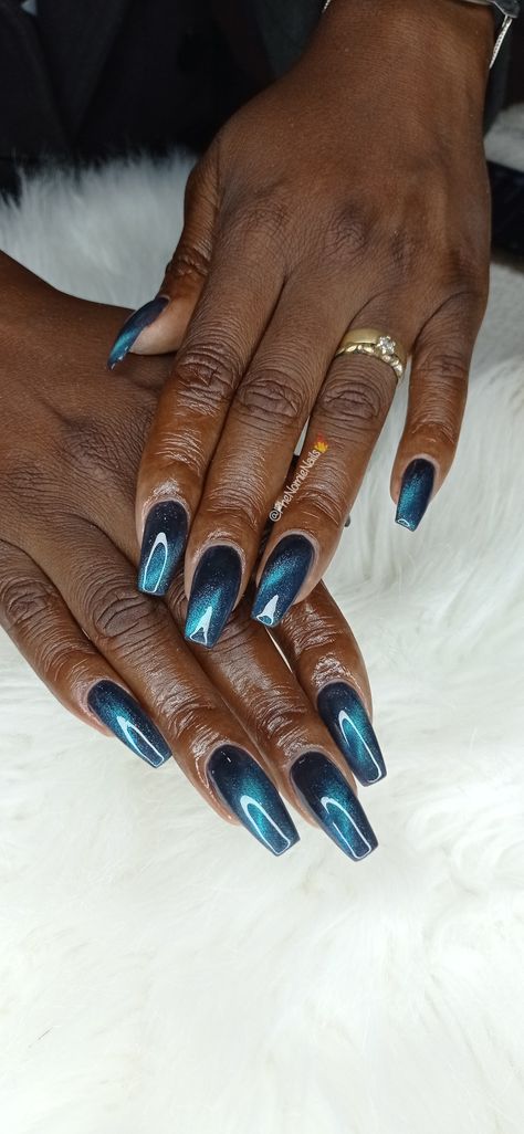 Cateyes Nails Blue, Cats Eye Dip Powder Nails, Cat Eye Acrylic Nails Coffin, Blue Cateye Nail Designs, Blue Sns Nails Designs, Cats Eye Nail Polish Gel, Teal Cat Eye Nails, Square Cat Eye Nails, Car Eye Nails