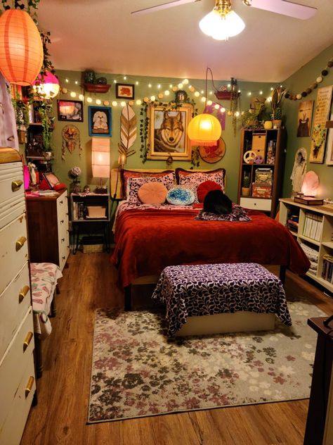 Cozy Tiktok Bedroom, Eccentric Decor Bedroom Ideas, Bedroom To Living Room Convert, Charmed Bedroom, Small Bedroom Ideas Maximalist, Twilight Room Inspiration, Bella Swan Bedroom Aesthetic, Maximalist Decor Bedroom Vintage, Small Bedroom Maximalist