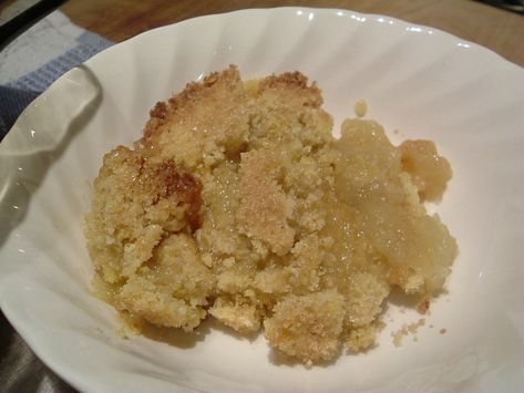 English Crumble Recipe, English Apple Crumble, British Pudding, Apple Crumble Recipe, Bramley Apple, British Desserts, Uk Recipes, Afternoon Tea Recipes, Crumble Recipe