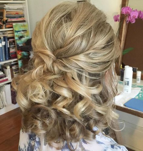 Curly Half Up Hairstyle For Medium Hair Long Bobs, Half Up Half Down Short Hair, Mother Of The Groom Hairstyles, Medium Length Curls, Up Hairdos, Wedding Hairstyles Medium Length, Wedding Hairstyles Half Up Half Down, Trendy Wedding Hairstyles, Half Updo