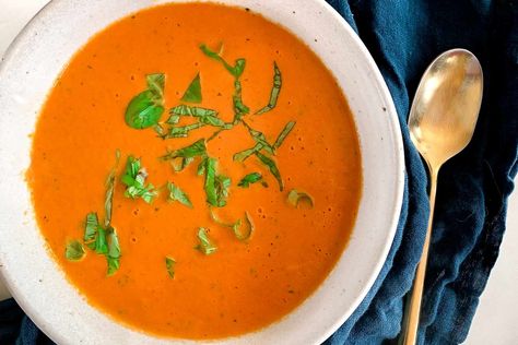 Medieval Times Tomato Soup Recipe, Artichoke Soup, Tomato Soup Homemade, Tomato Soup Recipe, Roasted Tomato Soup, Delicious Soup Recipes, Tomato Soup Recipes, Fire Roasted Tomatoes, Soups Stews