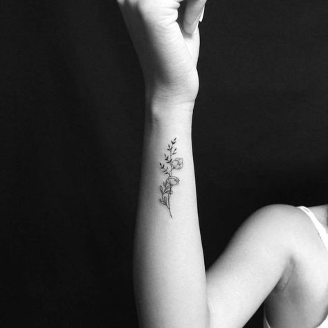 Side Wrist Floral Tattoo, Flower On Side Of Wrist, Flower Tattoo On Side Of Wrist, Side Wrist Tattoos For Women Flower, Tattoo Flowers Wrist, Tattoos For Side Of Wrist, Floral Tattoo Design Wrist, Flower Side Wrist Tattoo, Wrist Floral Tattoos For Women