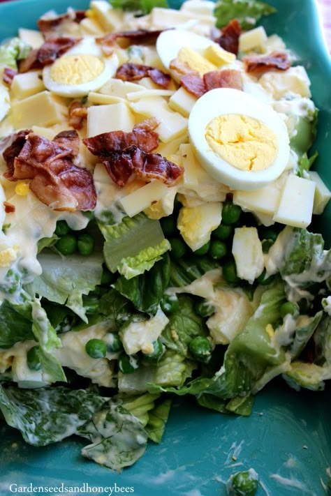 Layered Romaine Lettuce Bacon Egg Salad - Garden Seeds and Honey Bees Lettuce And Egg Salad, Egg And Lettuce Salad, Lettuce Egg Salad, Recipes Using Romaine Lettuce, Romain Lettuce Recipes, Romaine Recipes, Saturday Recipes, Layered Salads, Bacon Egg Salad