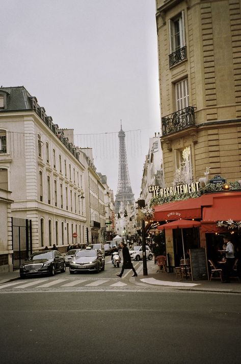 Paris In The 90s, Paris Scenery, Paris 90s Aesthetic, Paris Film Aesthetic, Paris Cinematic, Paris Film Photo, Paris Film Camera, Paris 70s, 90s Paris