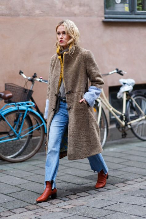 The Best of Copenhagen Fashion Week Street Style AW17 | Scandinavia Standard Danish Street Style, Copenhagen Fashion Week Street Style, Copenhagen Street Style, Danish Fashion, Coat Street Style, Swedish Fashion, Copenhagen Fashion, Scandinavian Fashion, Copenhagen Style