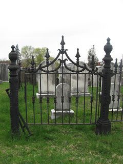 All Things Victorian: Victorian Things That I Love...Antique Cemetery Gates & Fences Marimo Aquarium, Gothic Cemetery, Goth Inspiration, Victorian Things, Cemetery Gates, Halloween Cemetery, Gates And Fences, Goth Victorian, Cemetery Statues