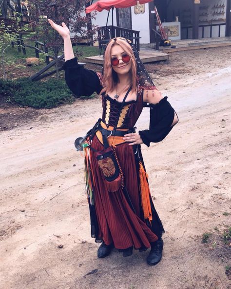 Fae Outfit, Fantasy Core, Faire Outfit, Fantasy Vibes, Renn Faire, Fair Outfit, Ren Faire Outfits, Medieval Fair, Ren Faire Costume