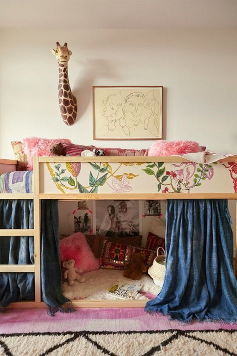 Cama Ikea Kura, Kura Bed Hack, Design Ložnic, Ikea Kura Bed, Ikea Nursery, Small Kids Room, Kura Bed, Ikea Kura, Colorful Kids Room