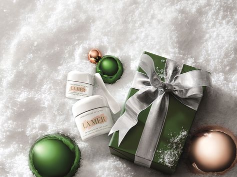 La Mer Holiday 2015 Collections Natal, Christmas Skincare Product Photography, Winter Skincare Photography, Thanksgiving Product Photoshoot, Christmas Skincare Campaign, Skincare Holiday Campaign, Skincare Christmas Photography, Winter Product Photography Ideas, Holiday Skincare Photography