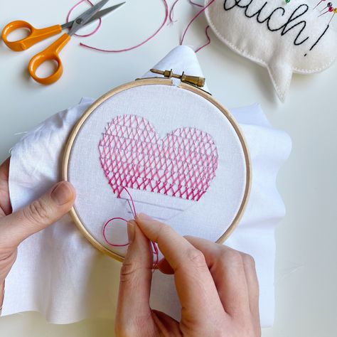 Herringbone Stitch Tutorial, Diy Embroidery Art, Kasuti Embroidery, Embroidery Lessons, Embroidery Hearts, New Embroidery, Diy Embroidery Designs, Herringbone Stitch, Embroidery Stitch