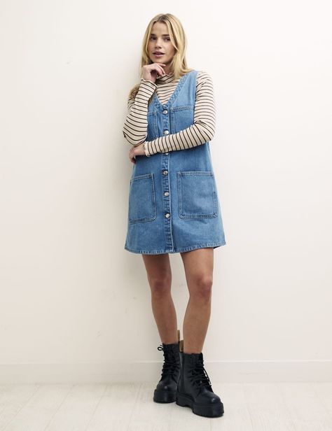 Denim Pinafore Outfit, Denim Pinafore Dress Outfit, Denim Jumper Outfit, Pinafore Dress Outfit, Pinafore Outfit, What Should I Wear Today, Denim Pinafore Dress, Denim Pinafore, Jumper Outfit