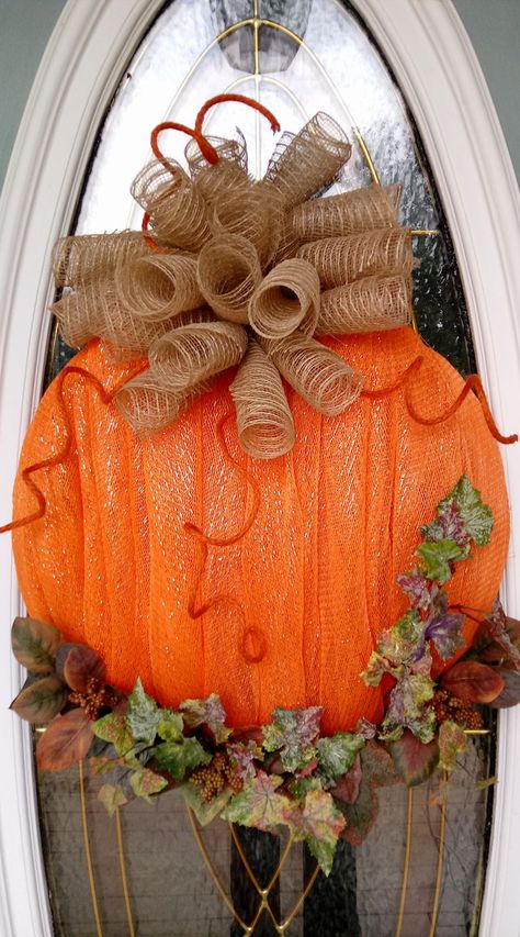 Paper Leaf Wreath, Deco Mesh Pumpkin, Pumpkin Wreath Diy, Dekoratívne Vence, Fall Mesh Wreaths, Adornos Halloween, Fall Deco, Diy Fall Wreath, Fall Decoration