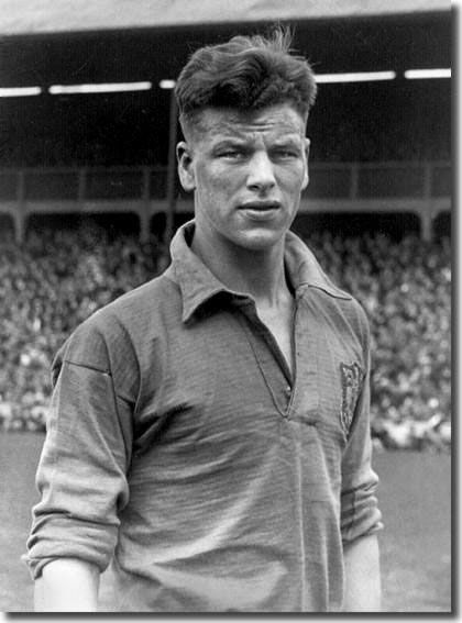 John Charles (Wales, 1950–1965, 38 caps, 15 goals) pictured in his 1st Welsh shirt. Gary Speed, Leeds United Players, Welsh Football, Leeds United Fc, John Charles, Soccer World, International Football, Leeds United, Swansea