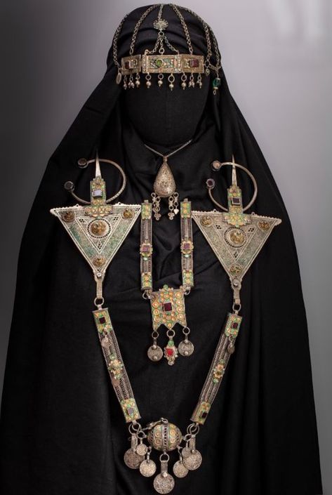 Archaeology & Civilizations | Pair of old Berber Fibulas (or Fibulae) (Clasp for a woman's garment) | Facebook Amazigh Aesthetic, Armor Clothing, Ethno Style, Moroccan Jewelry, Burning Man Outfits, Fantasy Costumes, Ancient Jewelry, Berber Women, Traditional Fashion