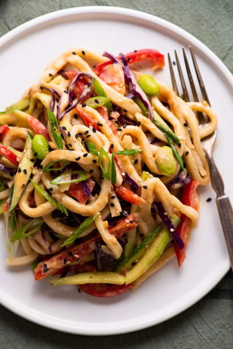 Cold Udon Noodle Recipe, Udon Noodle Salad, Vegan Udon Noodles, Vegan Udon, Salad With Peanut Dressing, Udon Noodles Recipe, Udon Recipe, Noodle Salad Cold, Udon Noodle