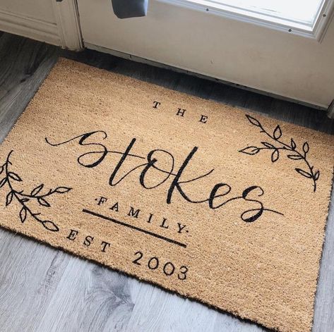 Front Porch Mat, Cute Door Mats, Doormat Ideas, Porch Mat, Door Mat Diy, Projets Cricut, Front Door Mats, Welcome Door Mats, Custom Doormat